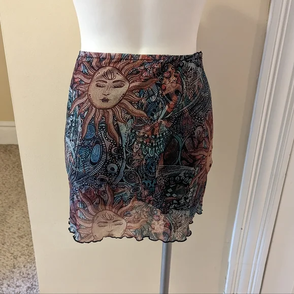 Celestial sun print mini skirt size small - Picture 3 of 7